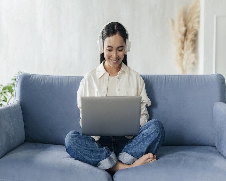 Virtual assistant helping hr recruitment